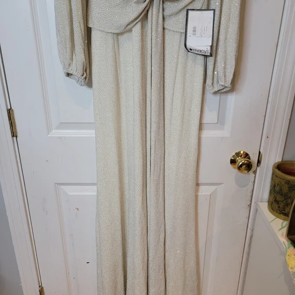 Macy's Shimmering Cream Bridal Gown - Picture 4 of 7